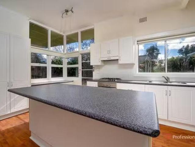 New 9 Merinda Place, Armidale, NSW 2350
