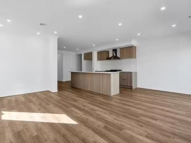 For Rent! 9 Nadeen Road, Mambourin, VIC 3024