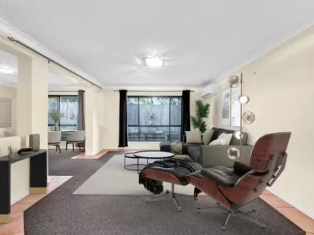 Cheap 9 Sunbrite Court, Sandstone Point, QLD 4511