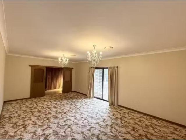 Cheap 9 Pulari Place, Orange House for rent Listed by Jane Co.