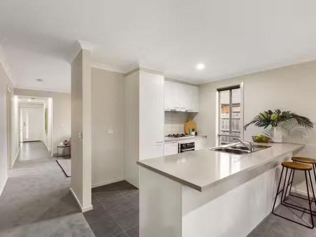 Cozy 9 Williamsbrook Avenue, Doreen, VIC 3754