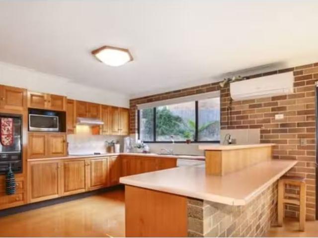 Cozy 9 Yallambee Avenue, ARMIDALE House for rent Listed by Ki.
