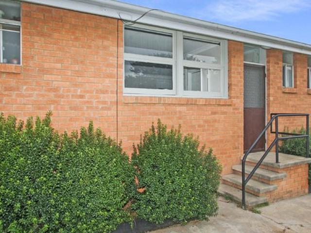 Nicely Renovated 2 Bedroom Unit in Quiet Cooma North Complex