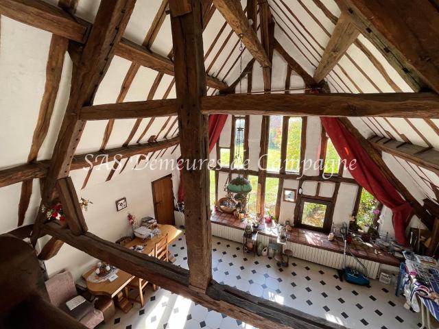 Niché au cœur d’un écrin de verdure de près de 9 000 m2, anc. 300m² Sancerre
