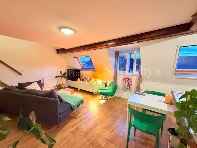 Niché dans l'une des rues les plus prisées du Vieux Lille, c. 42m² Lille
