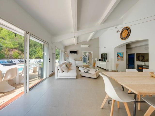 Nichée au fond d’une impasse, au cœur d’un environnement nat. 259m² Allauch