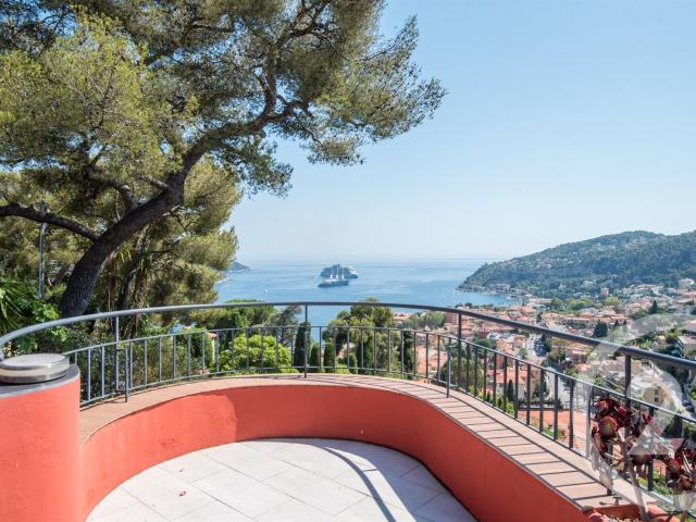 Nichée dans un emplacement d'exception, à quelques pas de la. 107m² Villefranche sur Mer