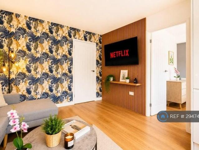 Nicholas Court, Hayling Island, PO11 3 bed flat to rent £1,300 pcm £300 pw