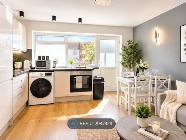 Nicholas Court, Hayling Island PO11, 3 bed flat to rent, £1,300 pcm | PrimeLocation