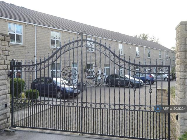 Nicholas Street, Briercliffe. 2 bed flat to rent £745 pcm £172 pw