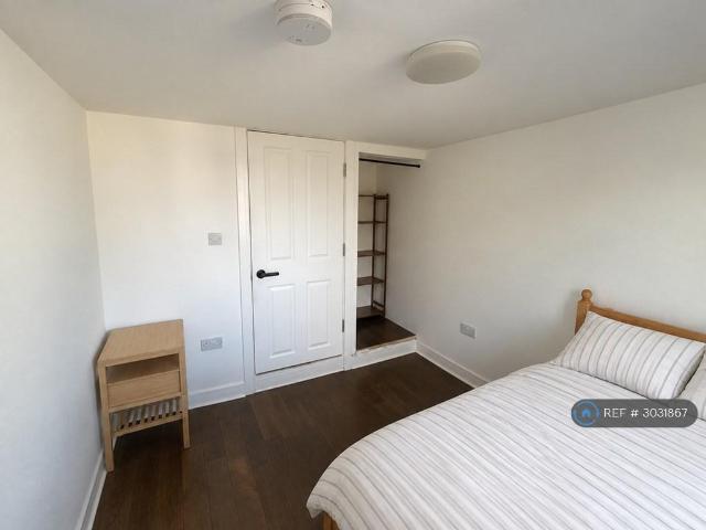Nicholes Road, Hounslow, TW3 1 bed in a house share to rent £680 pcm £157 pw
