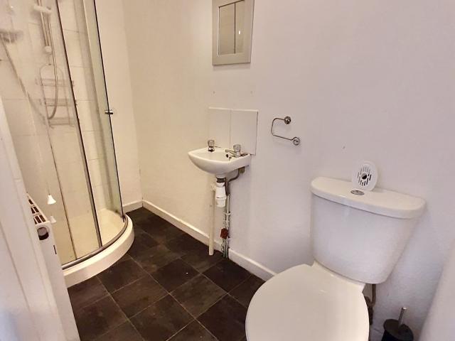 Nicholl Street, Mount Pleasant, Swansea SA1 4HF StudentDigz Ltd