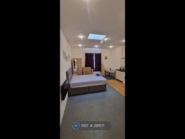 Nicholls St, West Bromwich B70, Studio to rent, £750 pcm | PrimeLocation