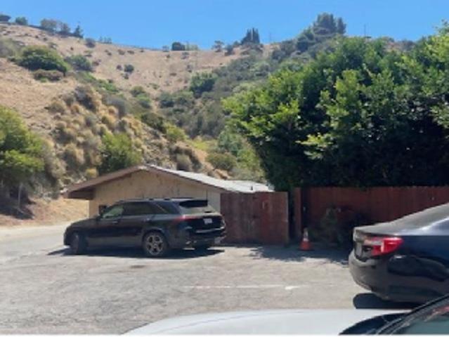 Nichols Canyon Rd