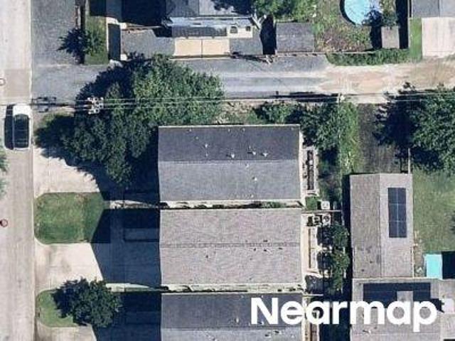 Nicholson St