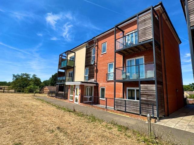 Nicholson Park, Bracknell RG12, 2 bed flat to rent, £1,500 pcm | PrimeLocation