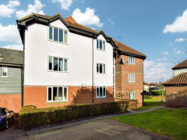 Nicholsons Grove, Colchester, CO1 2 bed apartment to rent £1,100 pcm £254 pw