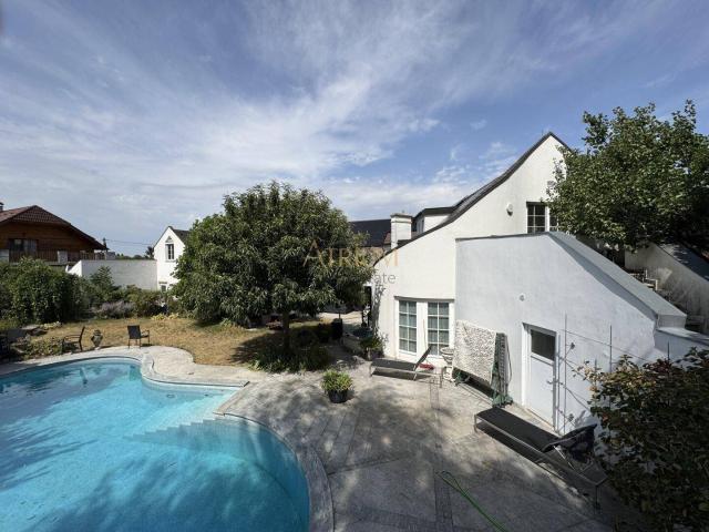 Nicht 08/15 Villa mit Pool, Wellnessbereich & Heimkino