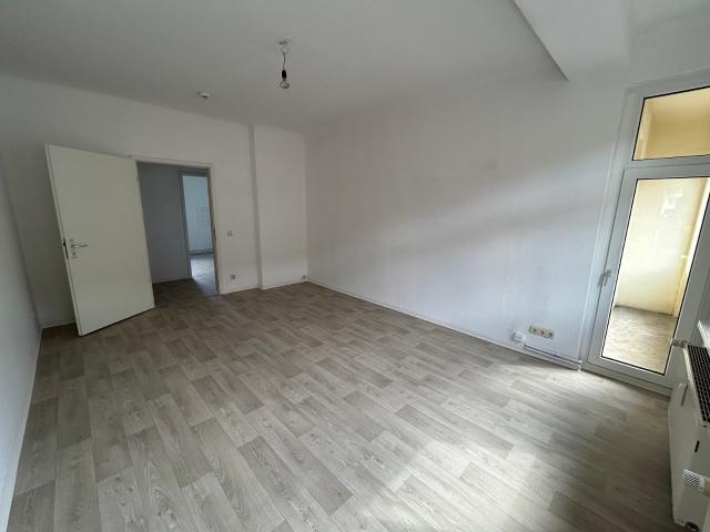 Nicht lange überlegen! Geräumige 3 Zimmer Wohnung mit Balkon und Loggia!
