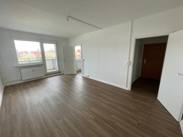 Nicht lange überlegen! Neu sanierte 1 Zimmer Wohnung mit Balkon!