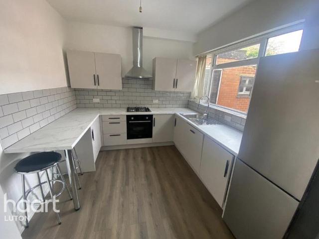 Nickmar Court, Luton 2 bed apartment to rent £1,450 pcm £335 pw