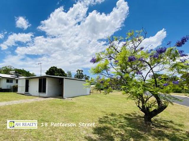 nicley renovated 3 bedroom home with modern kitchen & timber floors! furnished