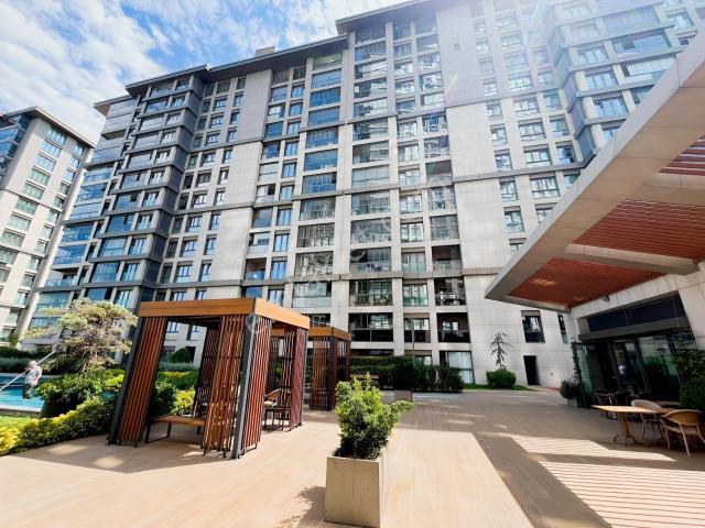 Nidapark Başakşehir Sitesinde Bahçe Kullanımlı 4+1 Satılık Daire