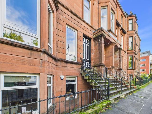 Niddrie Square, Glasgow G42, 2 bed flat to rent, £1,500 pcm | PrimeLocation