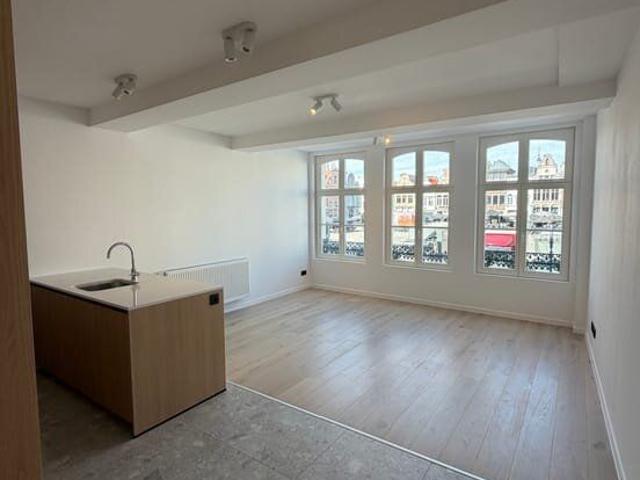 Nieuw ruim en stijlvol appartement met 2 slaapkamers/ terras