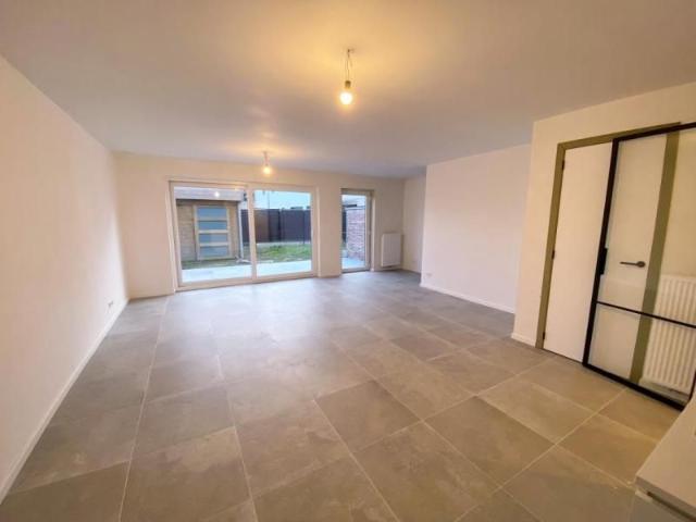 Nieuwbouwwoning Bj 2022 met tuin en afzonderlijke garagebox