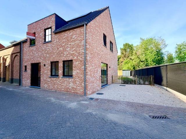 Nieuwbouwwoning op een topligging in hartje Nieuwkerken