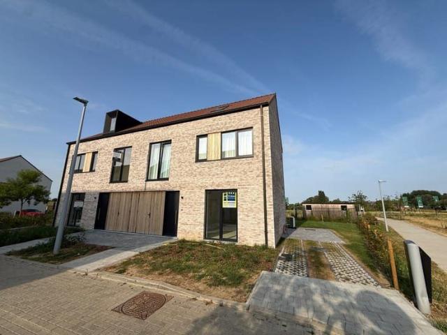 Nieuwbouwwoning met drie slaapkamers in Tielt!