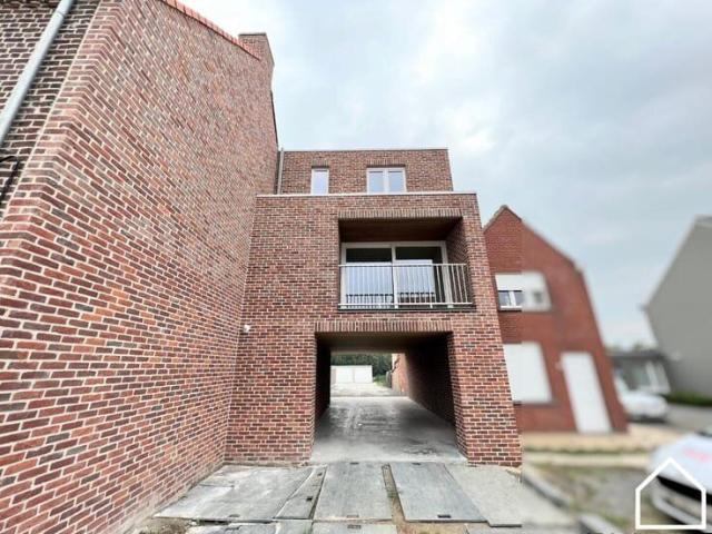 NIEUWBOUWWONING MET 2 SLAAPKAMERS, 2 TERRASSEN EN AUTOSTAND