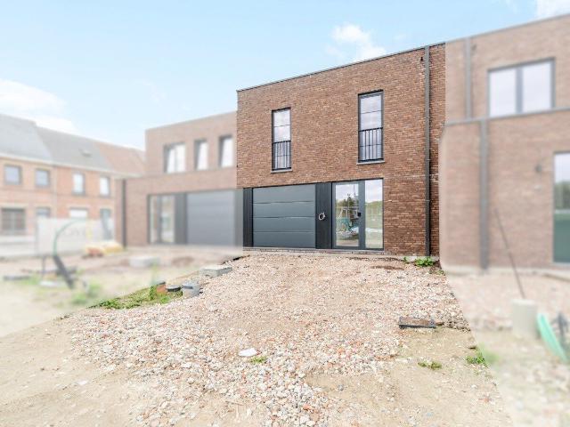 Nieuwbouwwoning met 3 slaapkamers en garage en tuin