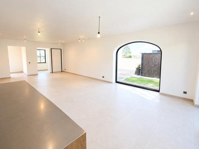 Nieuwbouwwoning met 3 slaapkamers en tuin