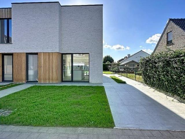 Nieuwbouwwoning met 3 slaapkamers in centrum Koekelare
