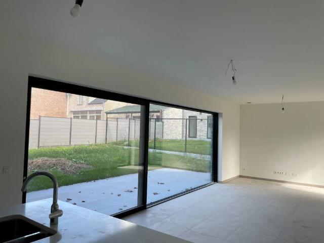 Nieuwbouwwoning met 3 slaapkamers inpandige garage, terras en tuin