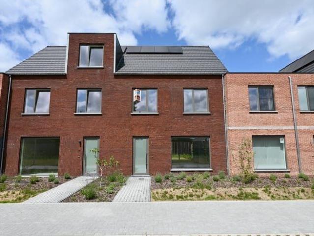 Nieuwbouwwoning met 3 slaapkamers + tuin