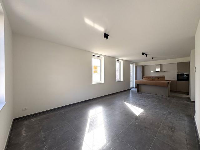 Nieuwbouwwoning met 3 slaapkamers + zonnige tuin in het centrum van Varsenare