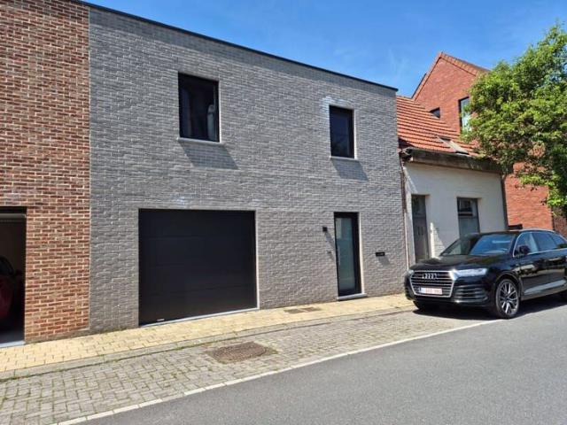 Nieuwbouwwoning met 3 slpks, garage en tuin