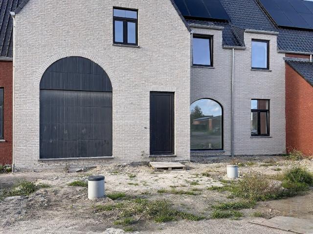 Nieuwbouwwoning met 4 slaapkamers en garage te Westkerke