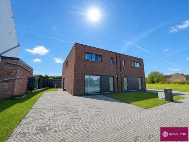 Nieuwbouwwoning met 4 slaapkamers en prachtige verzichten!