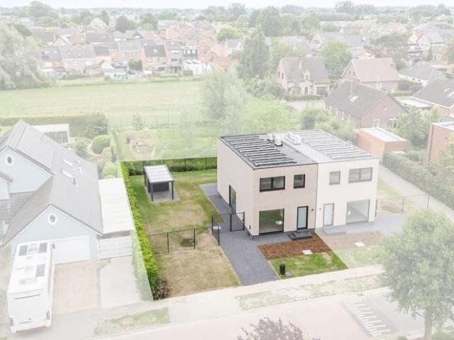 Nieuwbouwwoning met 4 slaapkamers te huur in Wichelen
