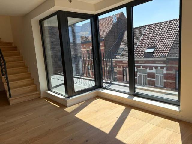 Nieuwbouw appartement met terras en kelder