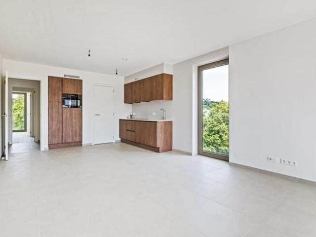 Nieuwbouw appartement met 2 slks, terras en autostaanplaats