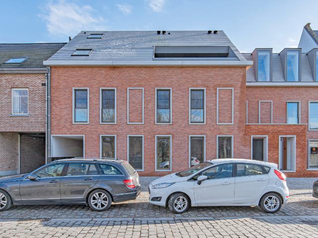 Nieuwbouw appartement met 3 slaapkamers, ruim terras en carport