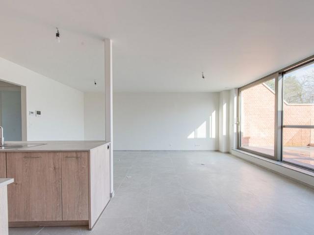 Nieuwbouw appartement met 3 slaapkamers, ruim terras en carport