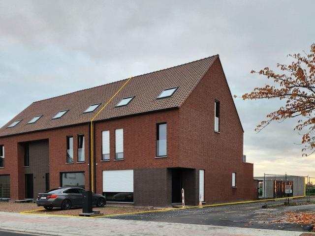 NIEUWBOUW BEN WONING / HALFOPEN/ 3 SLPK / GARAGE