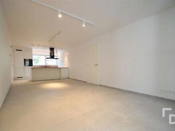 Nieuwbouwappartement van hoogwaardige afwerking met staanplaats te huur in centrum Ieper