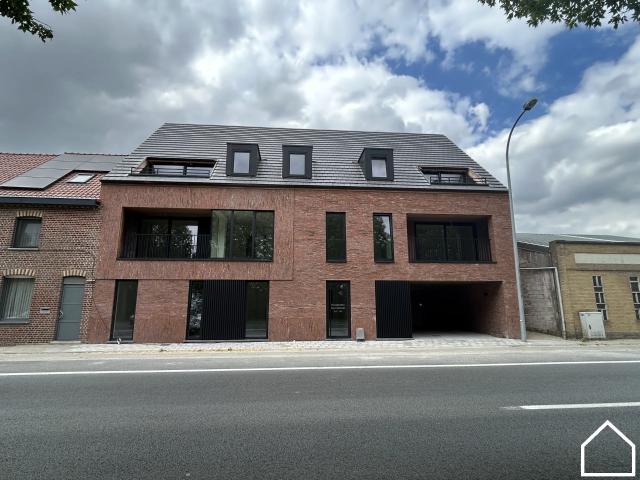 NIEUWBOUWAPPARTEMENT MET 1 SLAAPKAMER, TUIN EN AUTOSTANDPLAATS IN IEPER